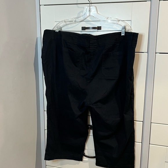 George. Women’s long shorts. Black. Size 20W. Zip fly. Button. - Picture 3 of 4
